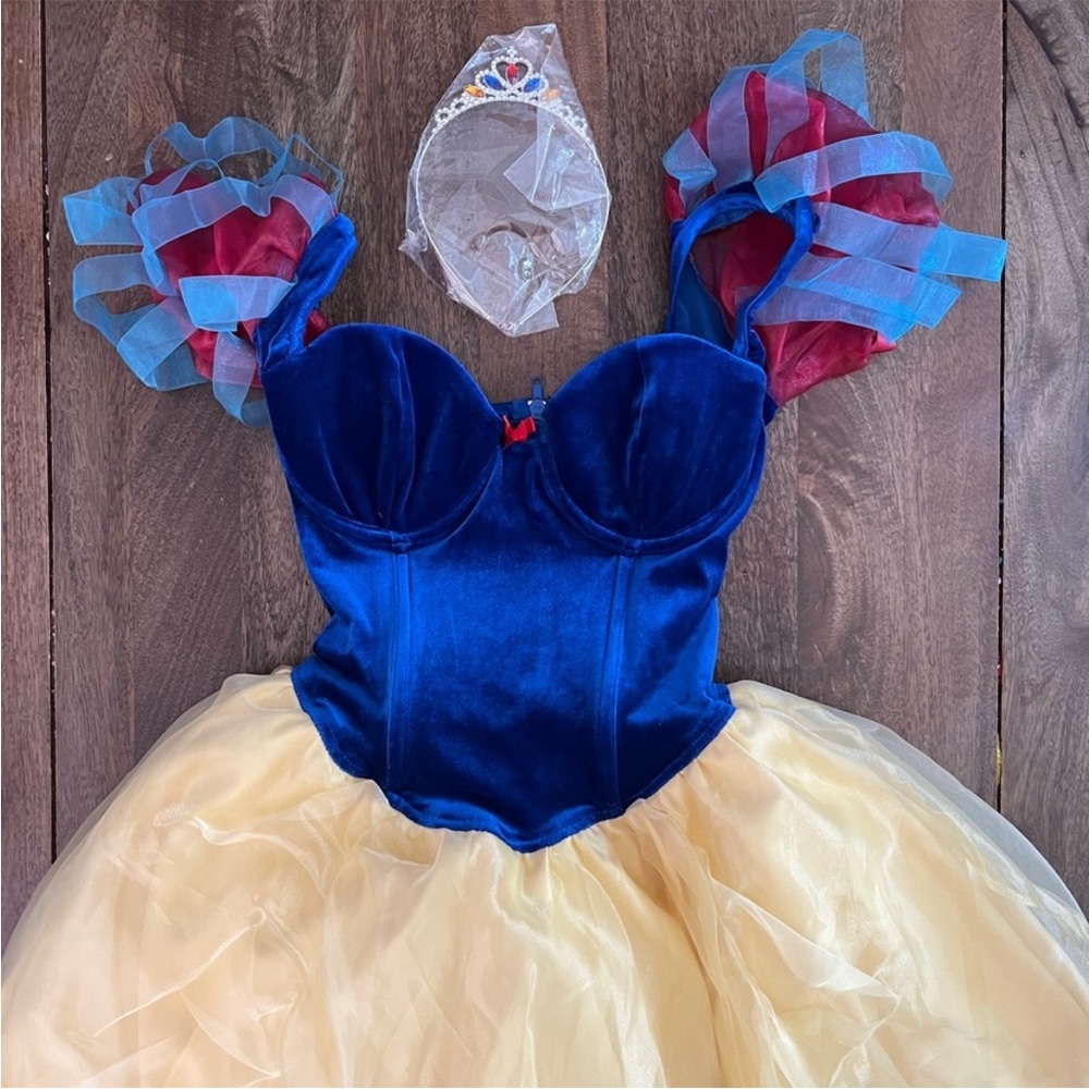 DOLLS KILL SNOW WHITE COSTUME